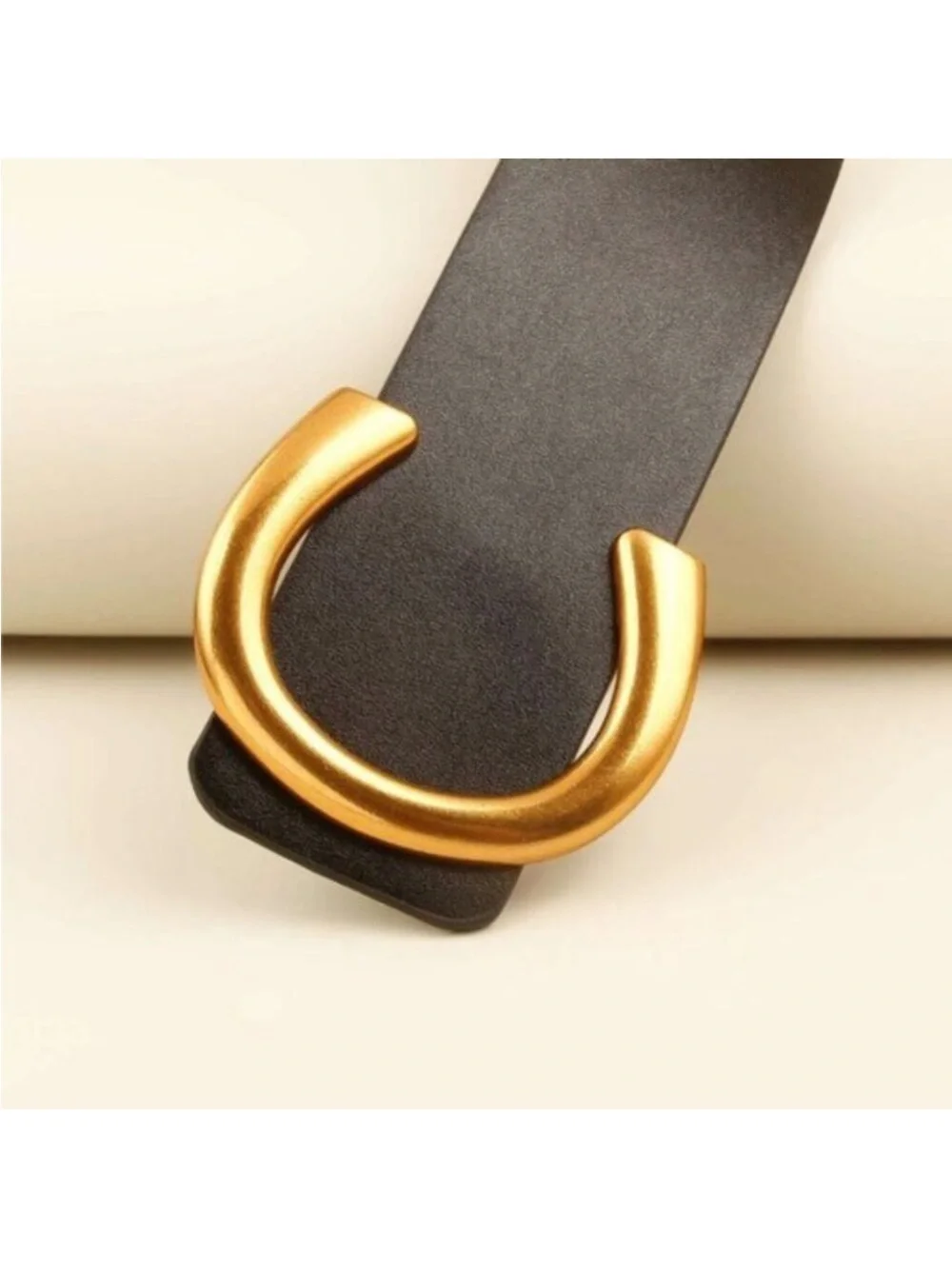 NWT Vici Horseshoe Wide Gold Buckle Belt